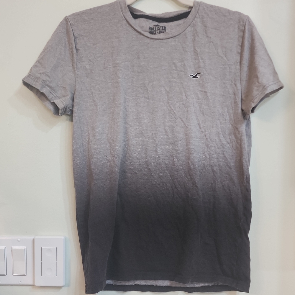 Hollister Men's Short Sleeve Gray Ombre Tee 🛍
